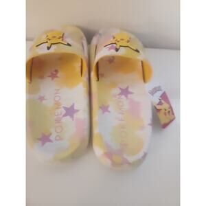 NWT Pokemon Pikachu Slides Slip-On Wmn Sz 8 GroundUp